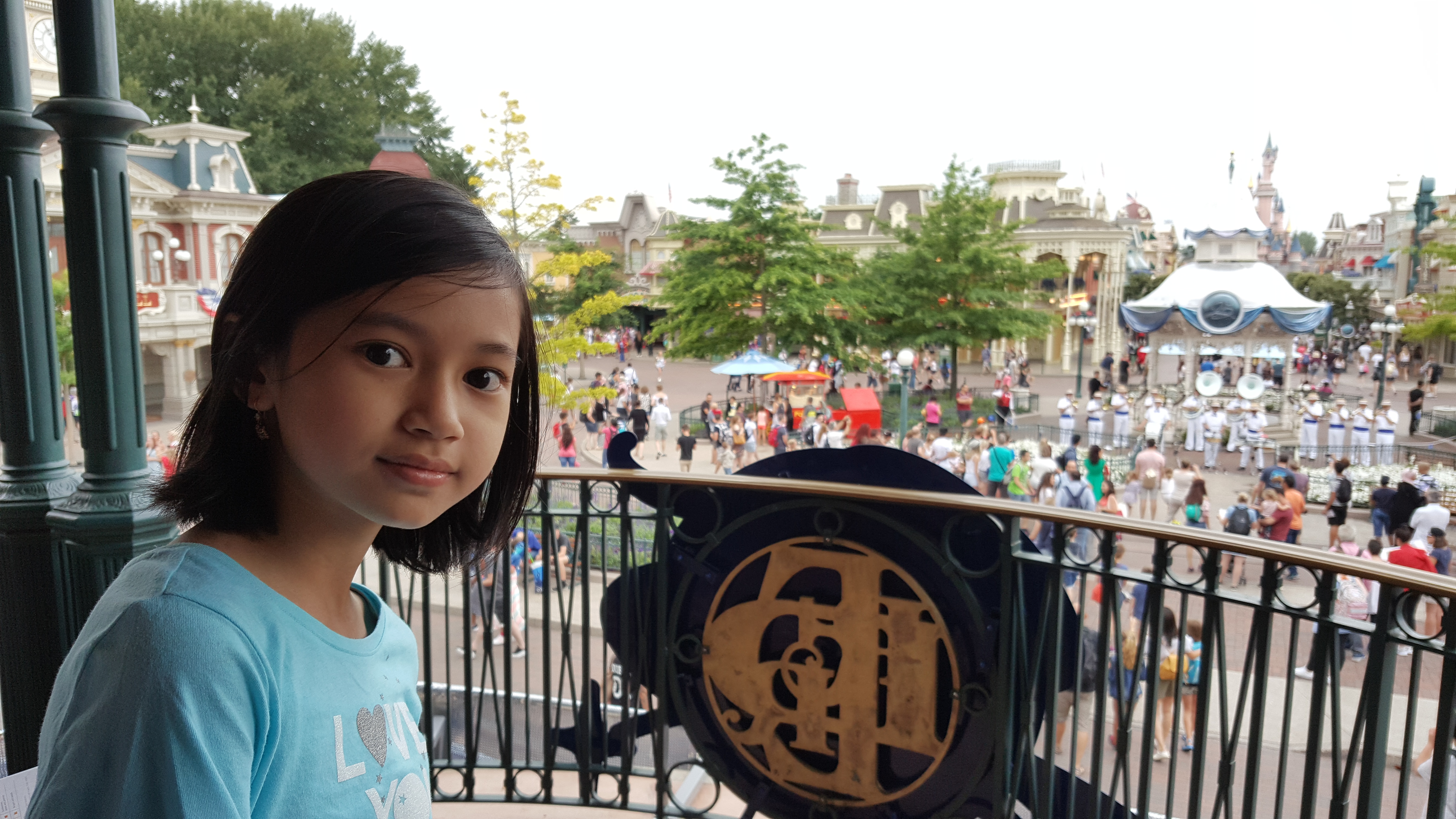 Mbak Vira as Mini Mom edition